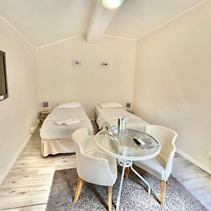 Twin Room Private Bathroom